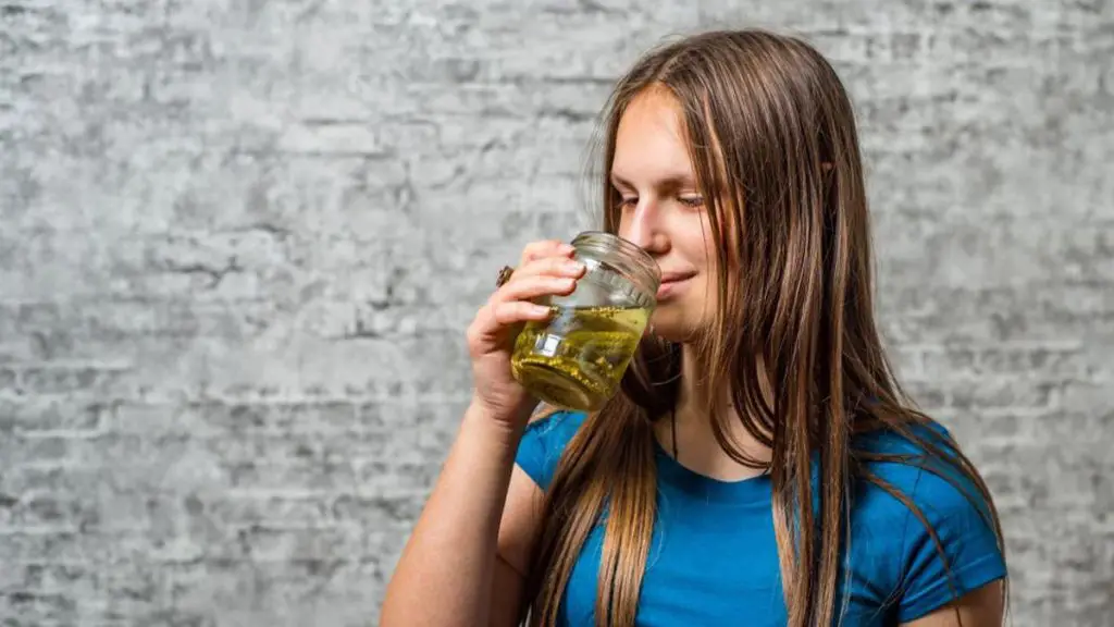 Discover the Benefits of Dill Pickle Juice for Leg Cramps