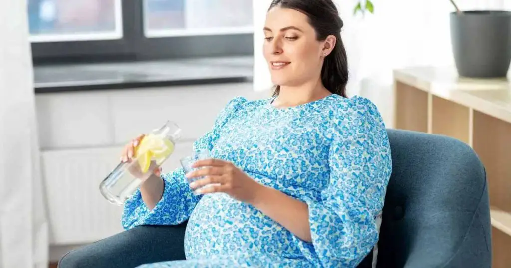 Lemon Water for Pregnancy: Benefits, Safety, and How to Enjoy It!